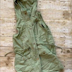 Olive utility vest NWOT